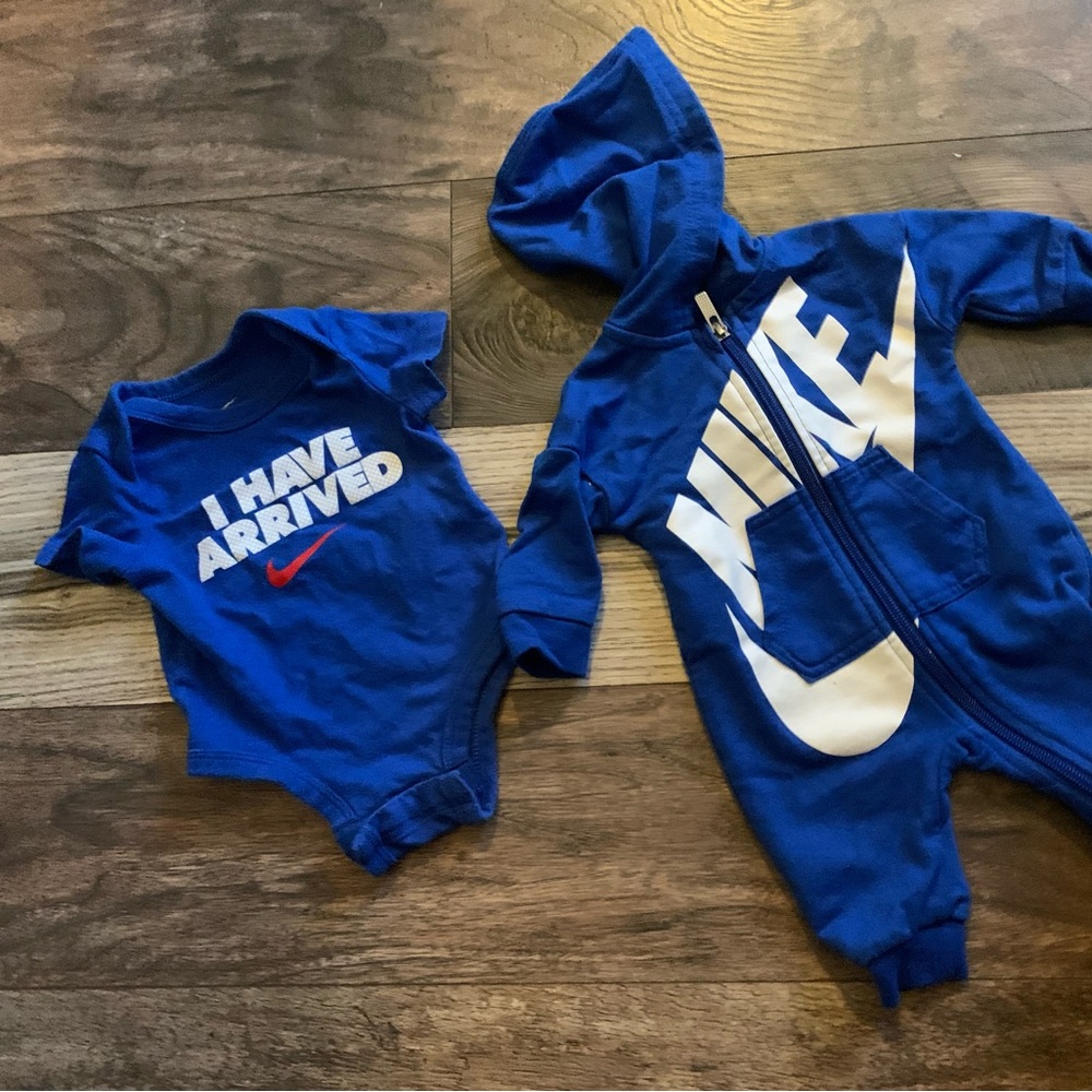 Nike newborn 2 pc set